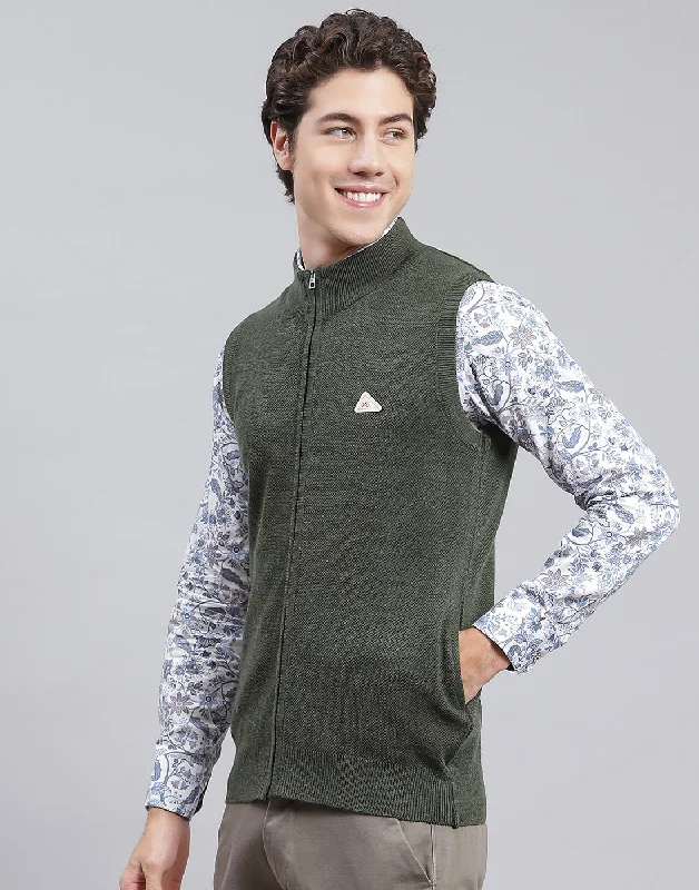 Men Green Solid Stand Collar Sleeveless Sweater